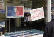 Affiche contre l'austérité sur la façade de l'UMP